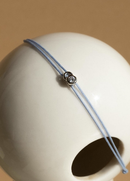 Bracelet cordon LET'S COMMIT bleu nuage en or blanc - Face - Courbet
