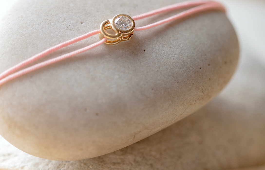 Bracelet cordon LET'S COMMIT rose ballerine en or jaune - Face - Courbet