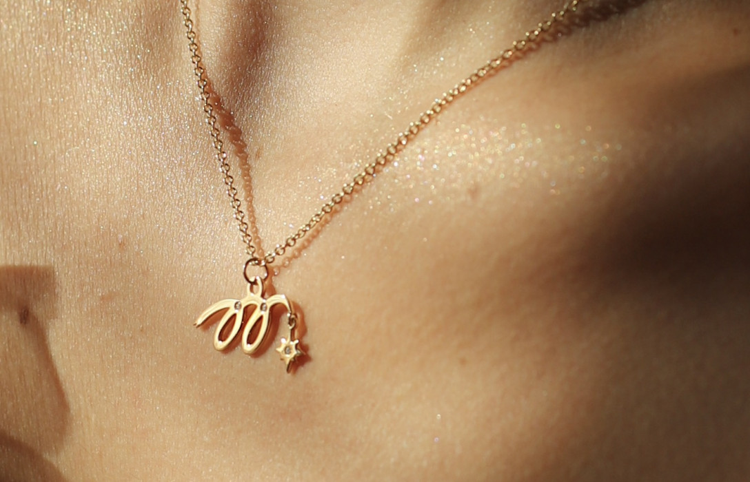 Collier pendentif MARZIA X COURBET « M » en or rose - vue principale - Courbet - Courbet