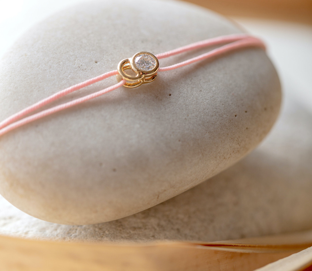 Bracelet cordon LET'S COMMIT rose ballerine en or rose - Porté 1