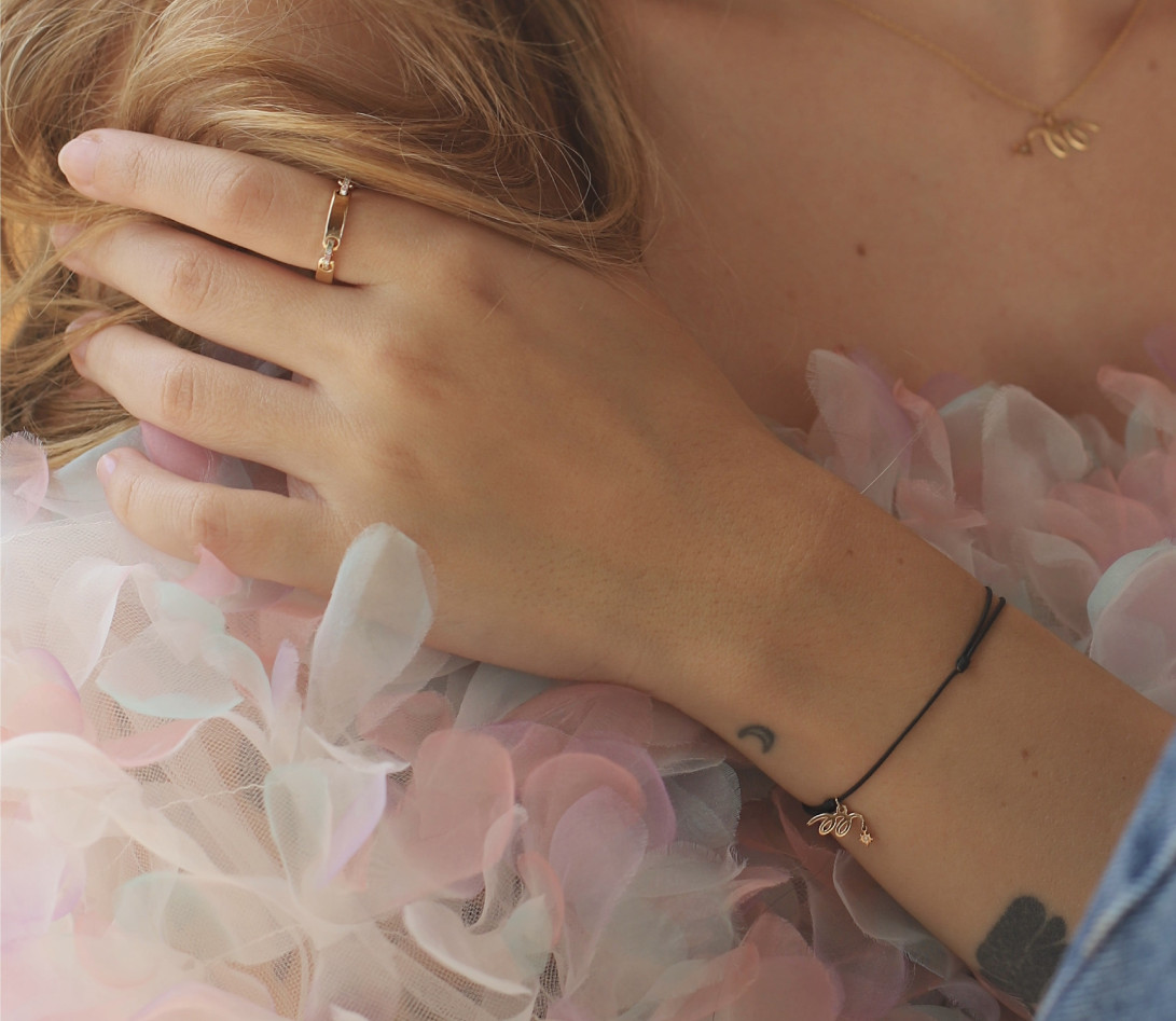 Bracelet cordon LET’S COMMIT MARZIA X COURBET « M » noir carbone en or blanc - porté 3 -Courbet