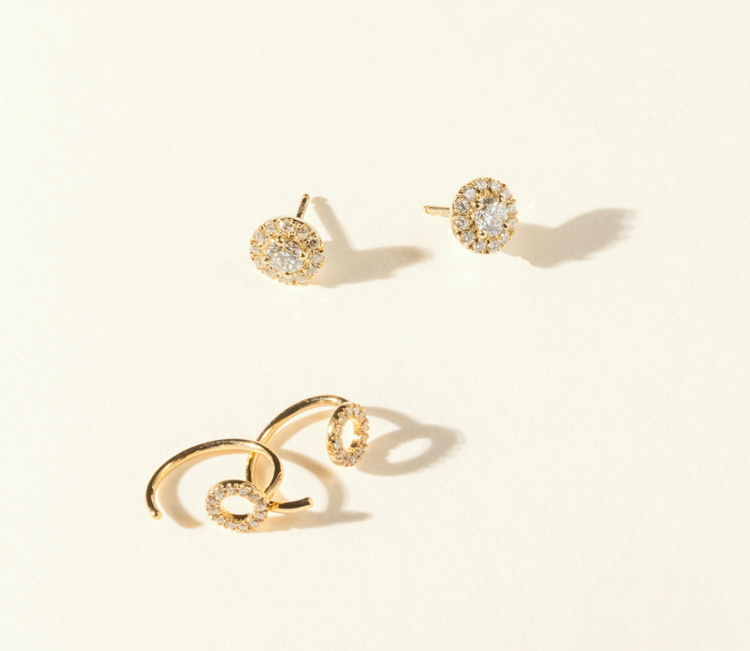 Boucles d'oreilles puces Halo en or jaune et diamants de synthèse 0,1ct