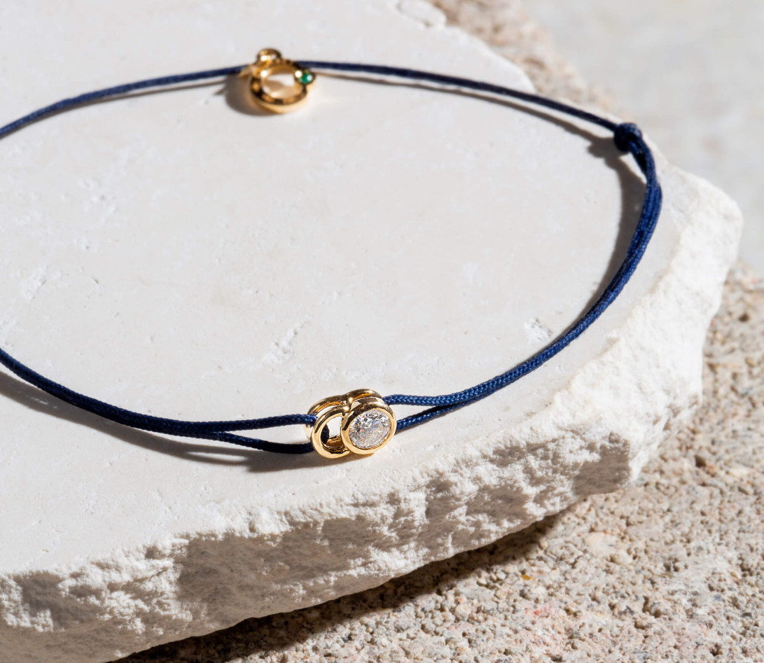 Bracelet cordon LET'S COMMIT bleu Courbet en or rose - Porté 3