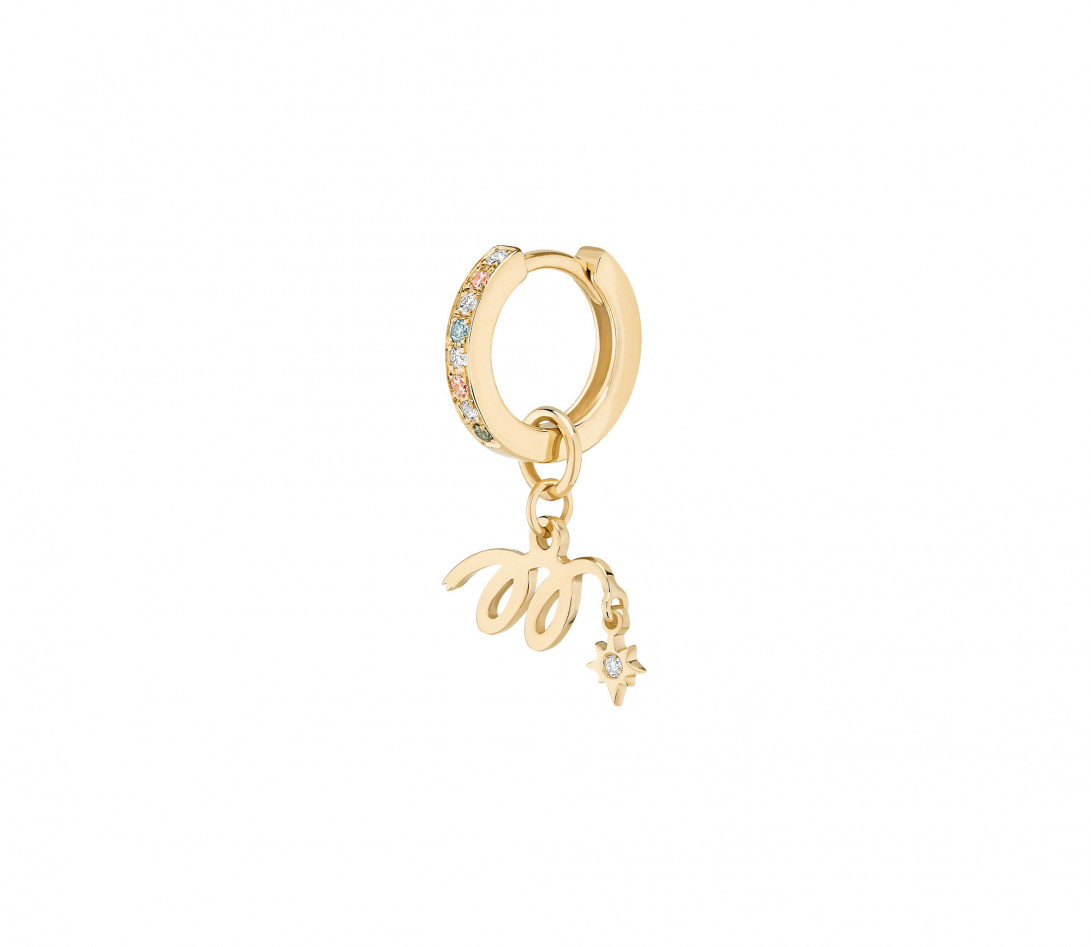 Mono boucle d’oreille créole MARZIA X COURBET « M » en or jaune - packshot 2 - Courbet